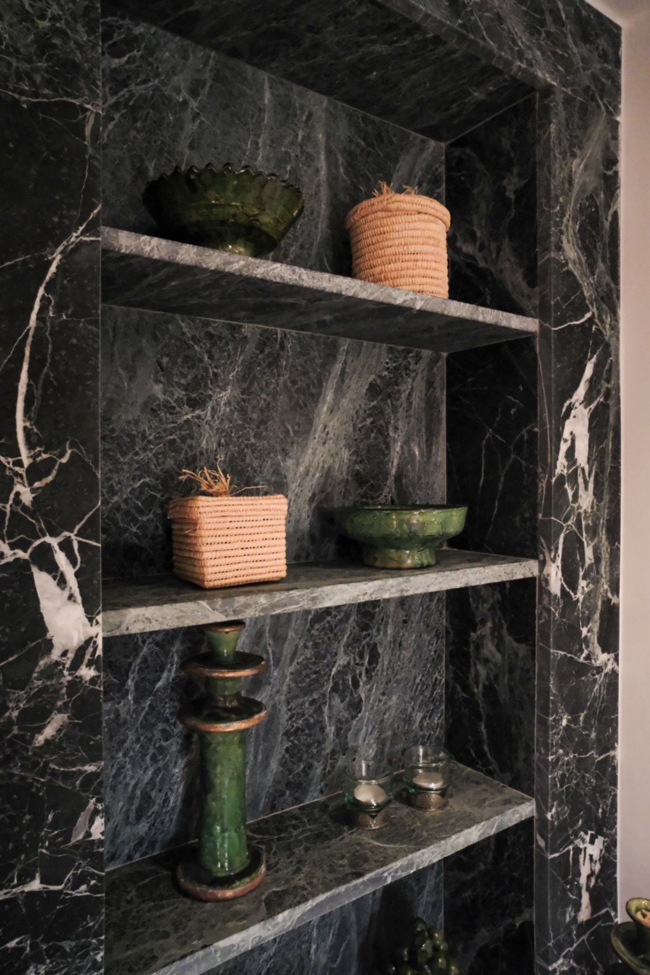 Ceramics and woven baskets in the marble niche of the Hammam Guest House